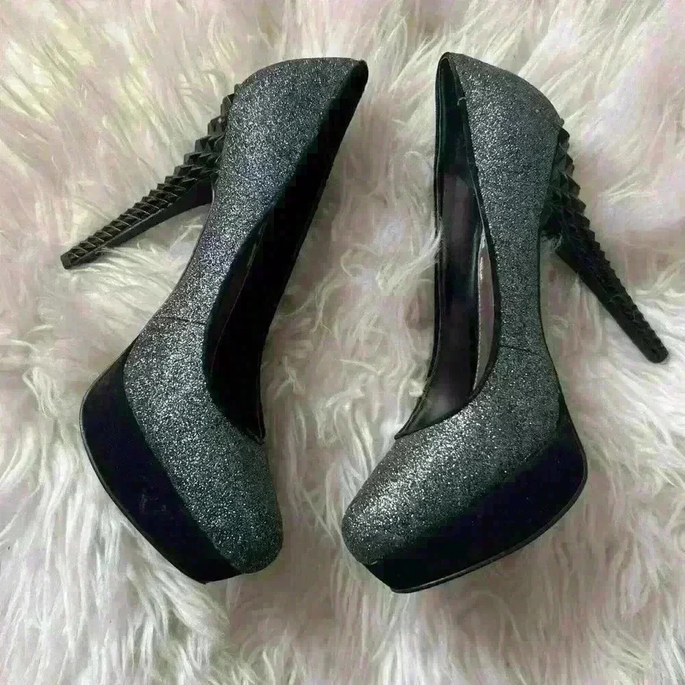 Rachel Roy pumps, worn twice and is in excellent condition. - Picture 2 of 6